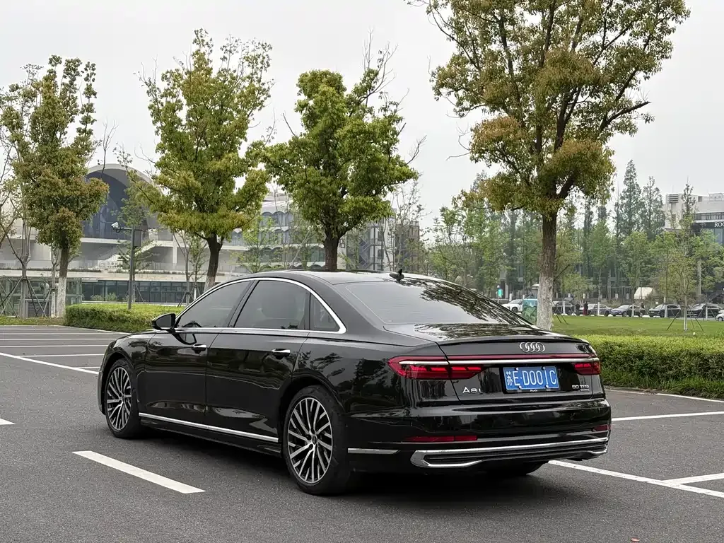 Audi A8 — фото 8