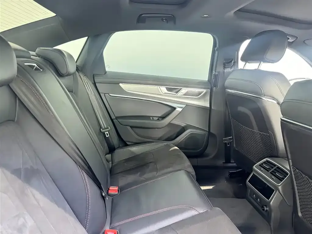 Audi A6L 2024 из CN, фото 9