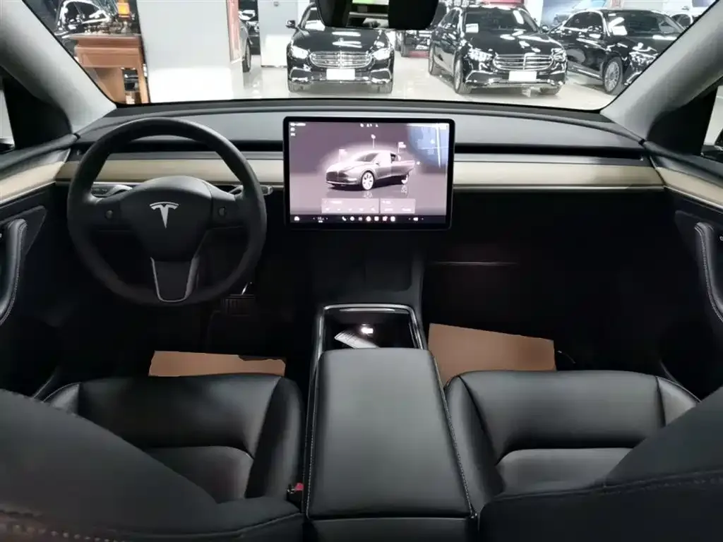 Tesla Model Y — фото 2