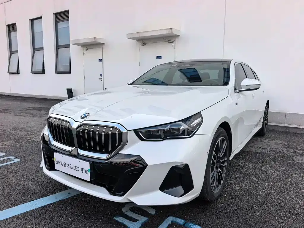 BMW 5 Series — фото 1