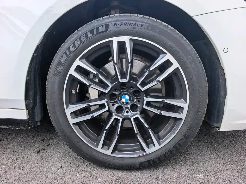BMW 5 Series — фото 10