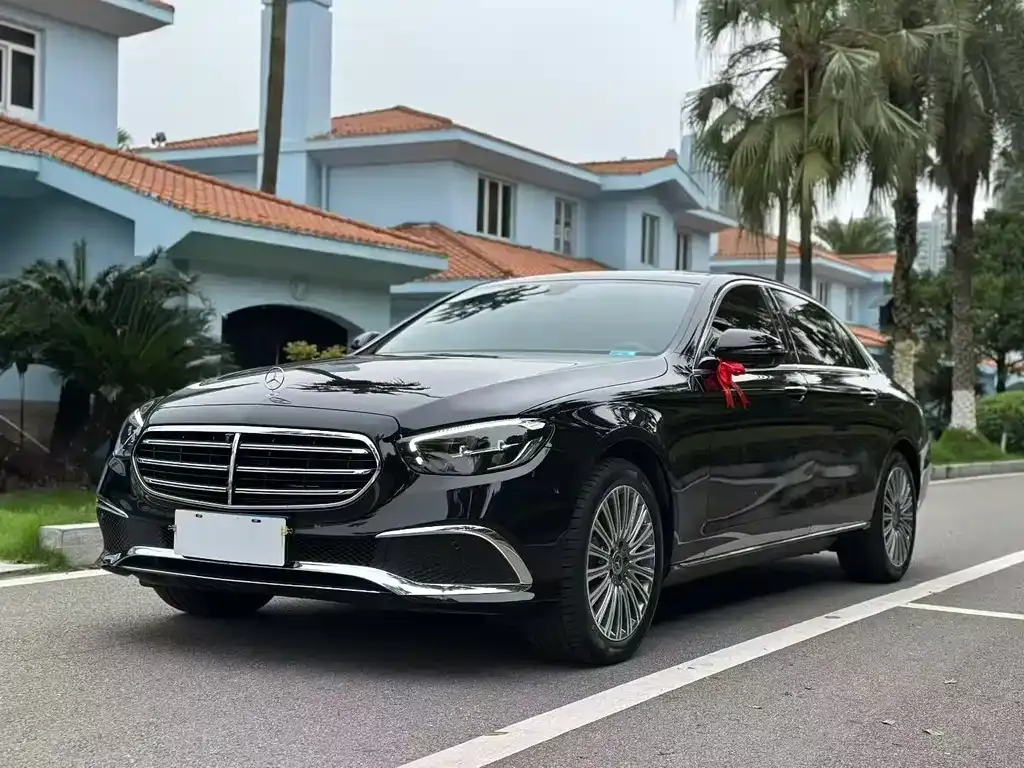Mercedes-Benz E-Class — фото 1