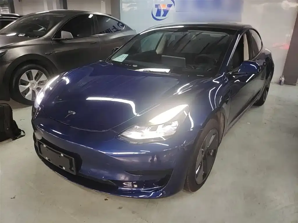 Tesla Model 3 — фото 1