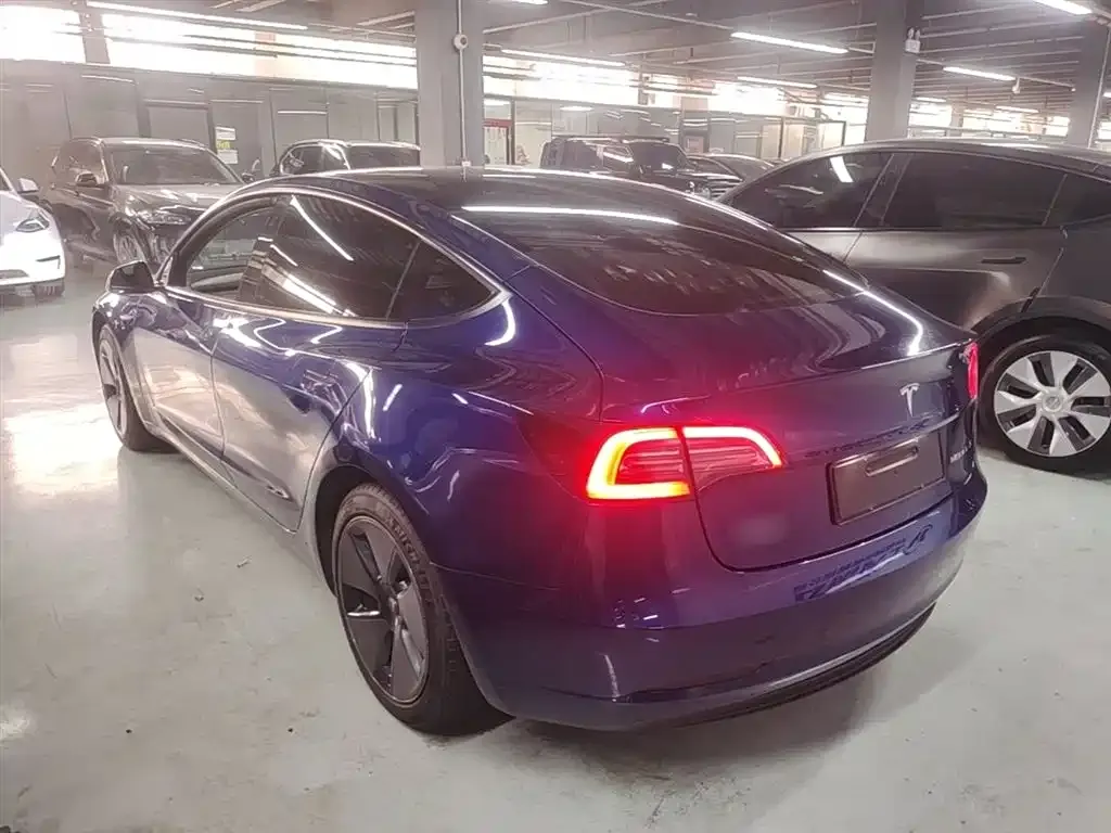 Tesla Model 3 — фото 10
