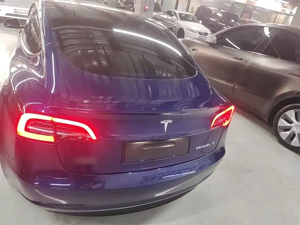 Tesla Model 3 — фото 7