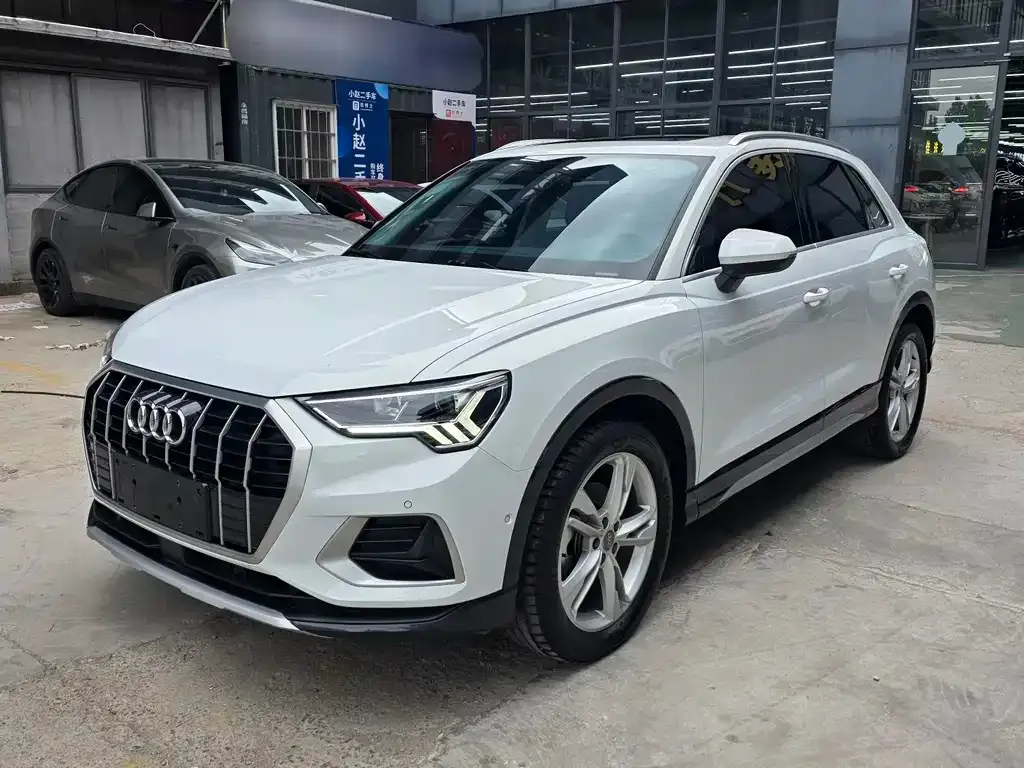 Audi Q3 — фото 1