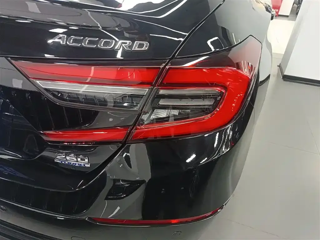 Honda Accord — фото 10