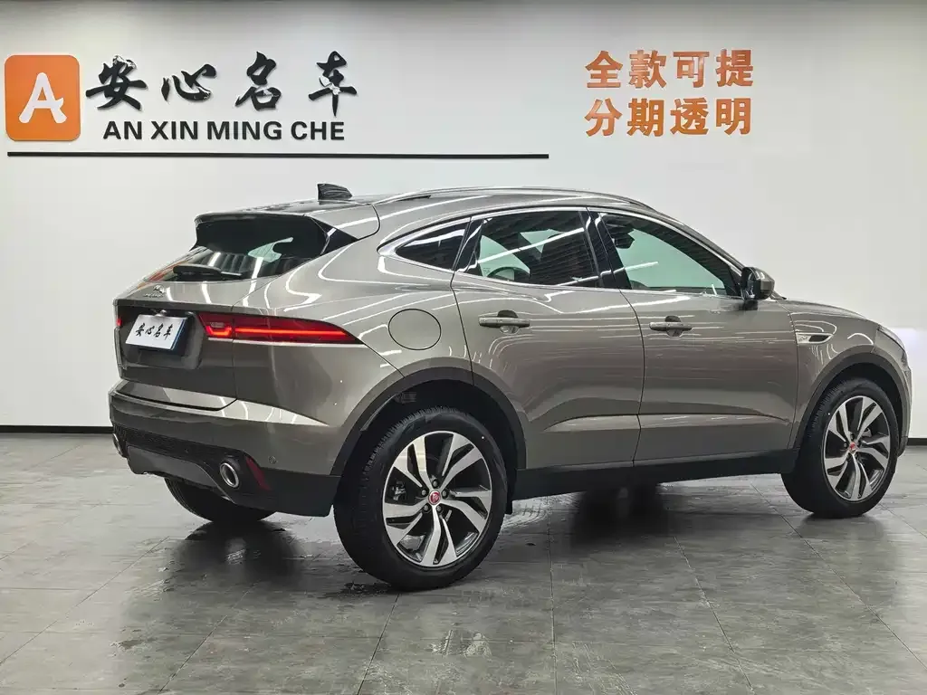 Jaguar E-PACE — фото 3