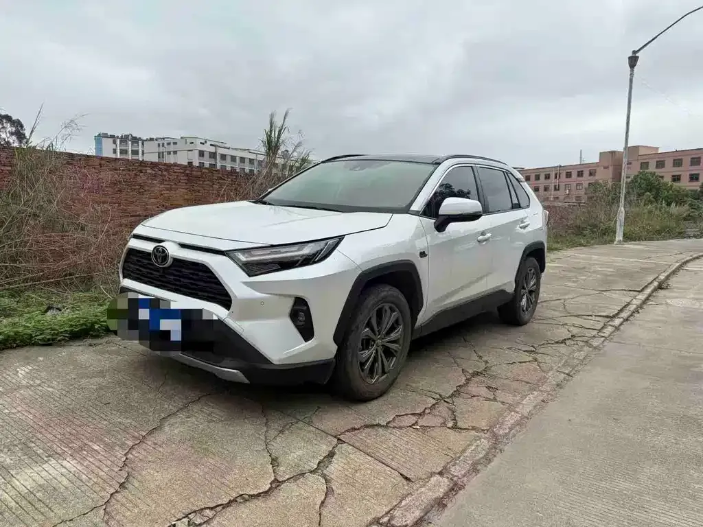 Toyota RAV4 — фото 1
