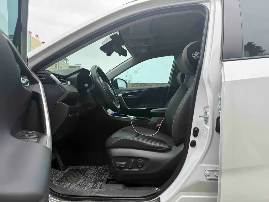 Toyota RAV4 — фото 3