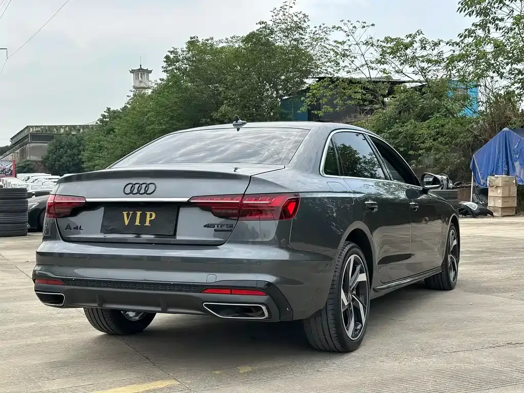 Audi A4L — фото 5