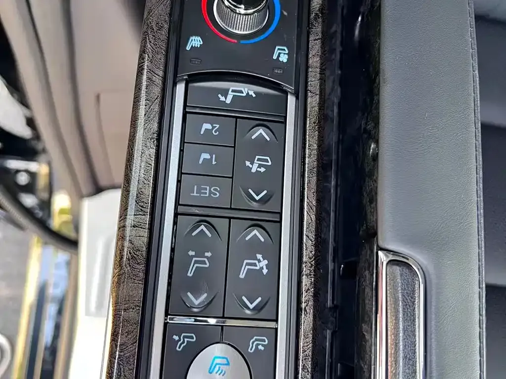 Toyota Sienna — фото 7