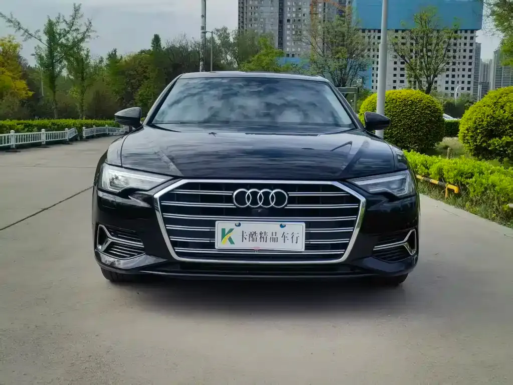 Audi A6L — фото 1