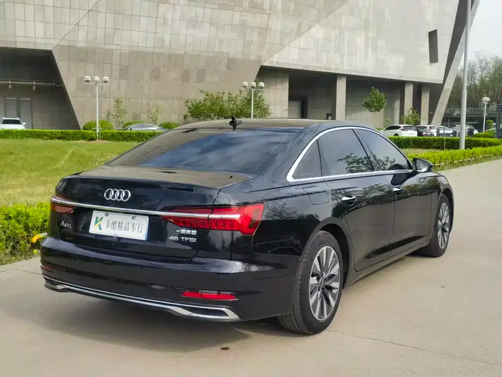 Audi A6L — фото 10