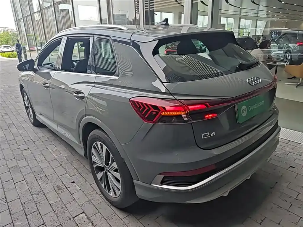 Audi Q4 e-tron — фото 9