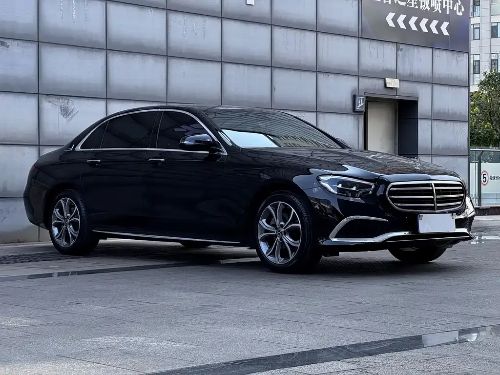 Mercedes-Benz E-Class — фото 2