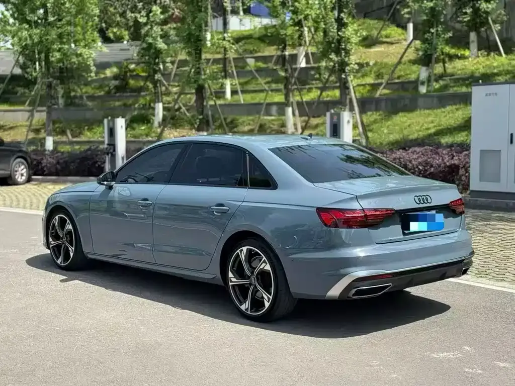 Audi A4L 2023 из CN, фото 9