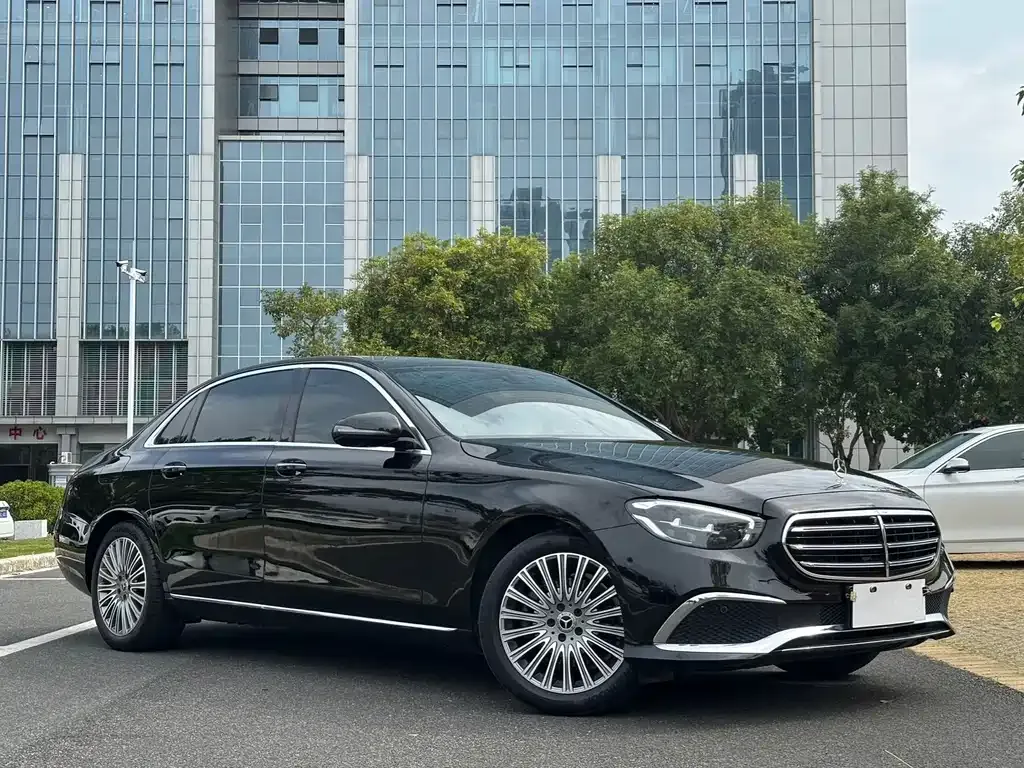 Mercedes-Benz E-Class — фото 9