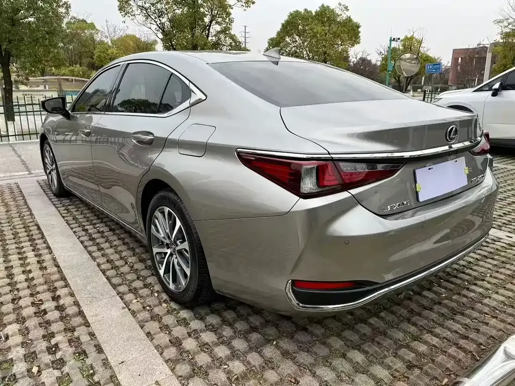 Lexus ES — фото 5