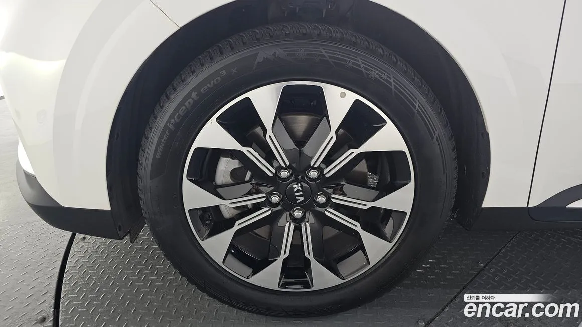 Kia Carnival — фото 10