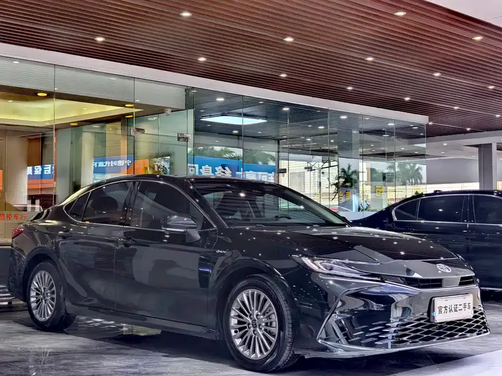 Toyota Camry — фото 10