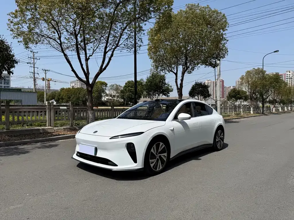 NIO ET5