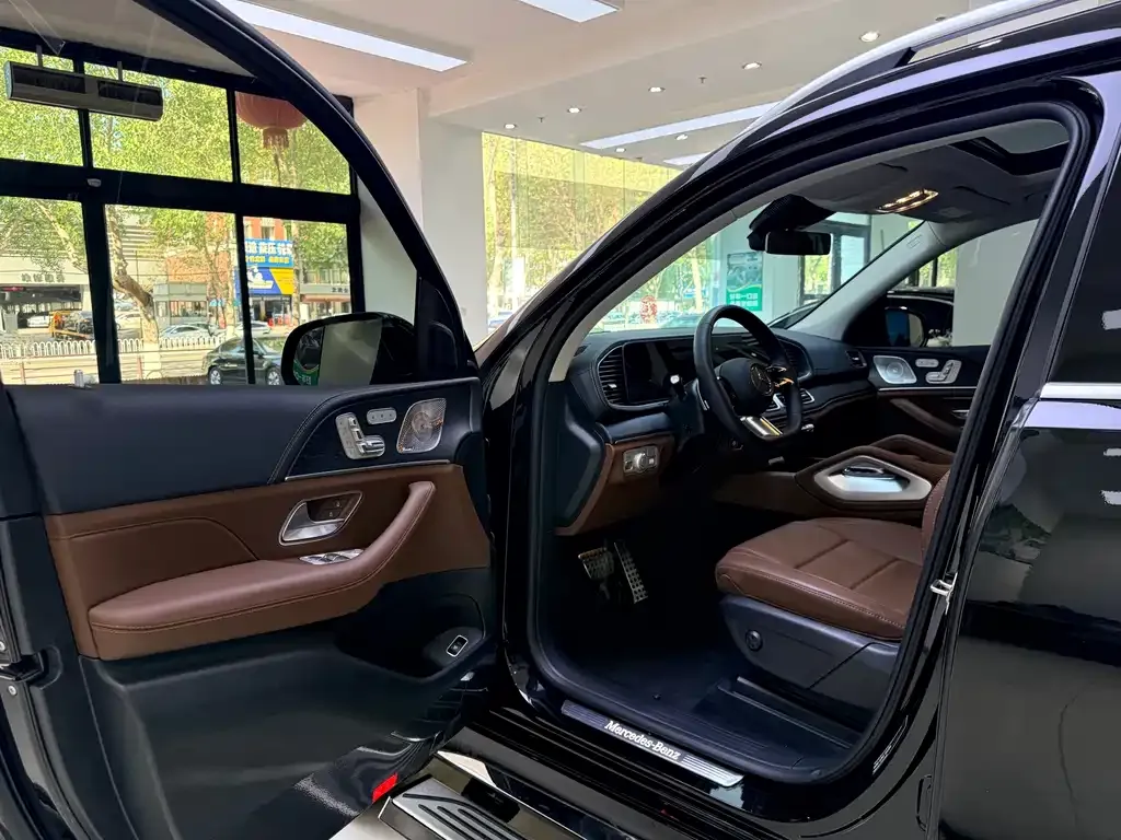 Mercedes-Benz GLS — фото 10