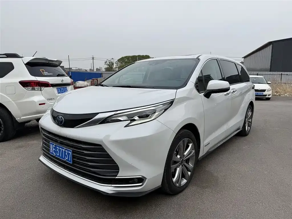 Toyota Sienna 2024 из CN, фото 1