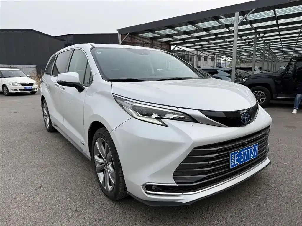 Toyota Sienna 2024 из CN, фото 4
