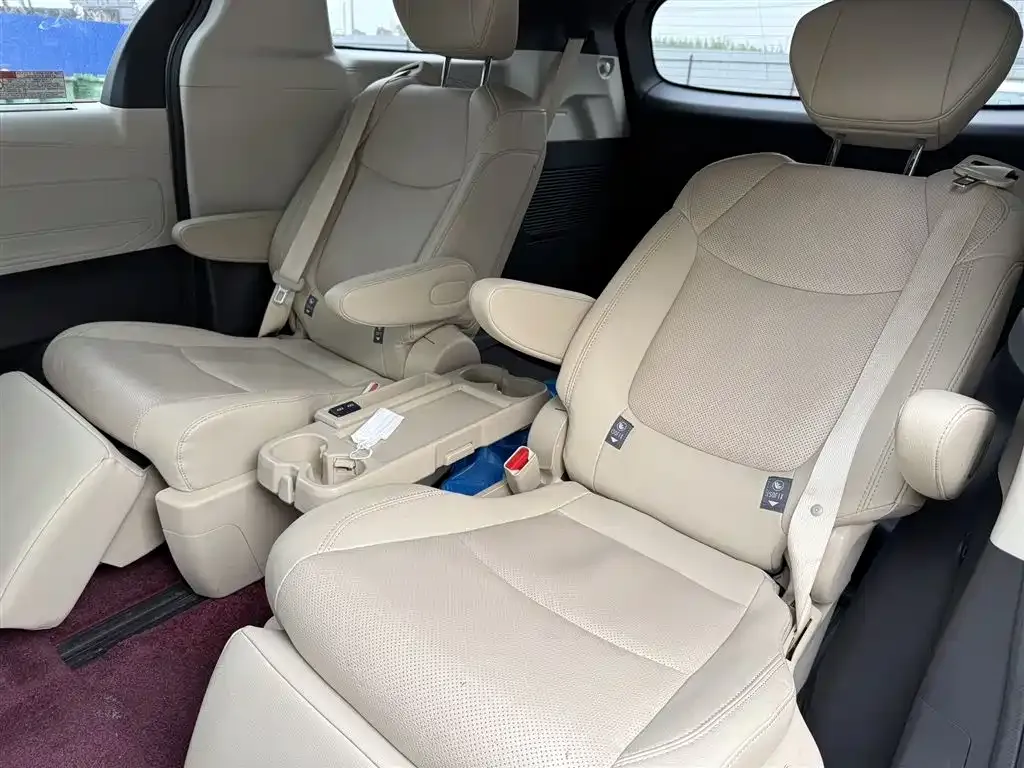 Toyota Sienna 2024 из CN, фото 9
