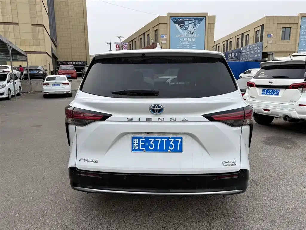 Toyota Sienna 2024 из CN, фото 8