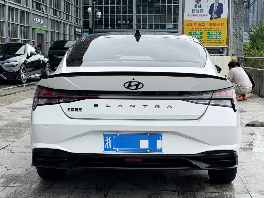 Hyundai Elantra — фото 3