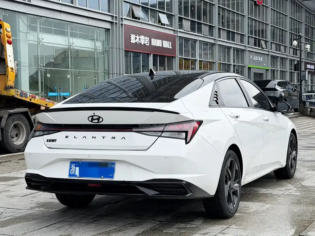 Hyundai Elantra — фото 10