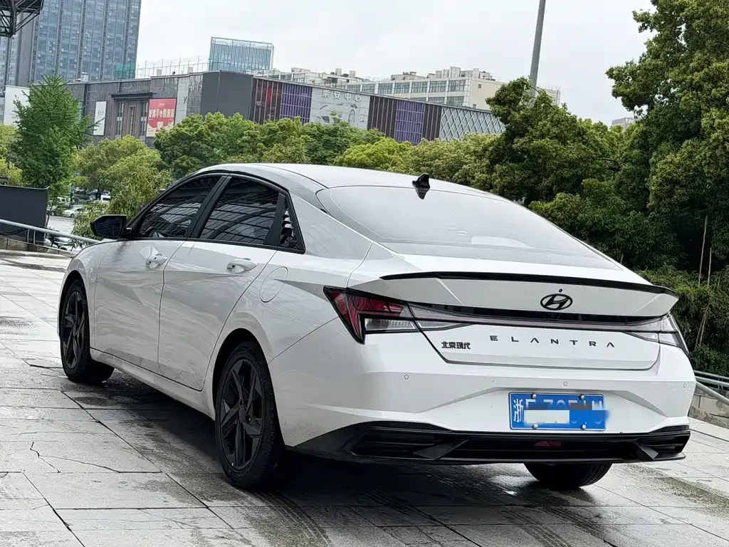 Hyundai Elantra — фото 9