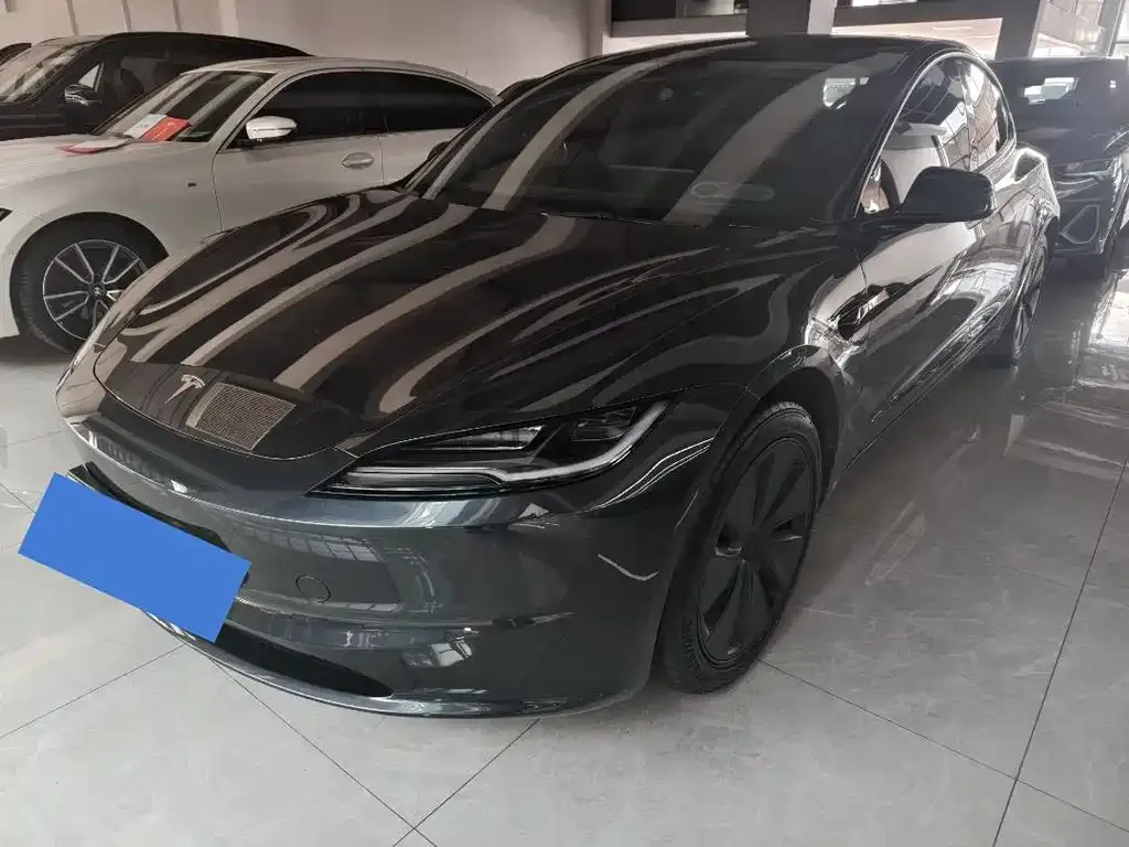 Tesla Model 3 — фото 1