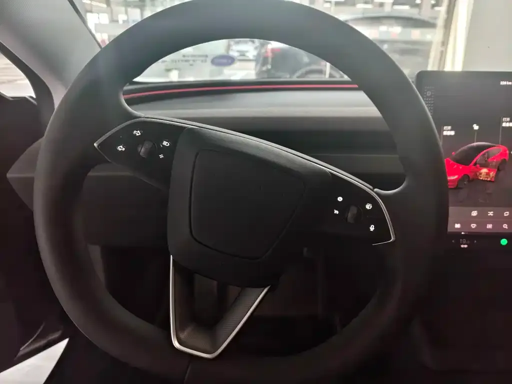 Tesla Model 3 — фото 2