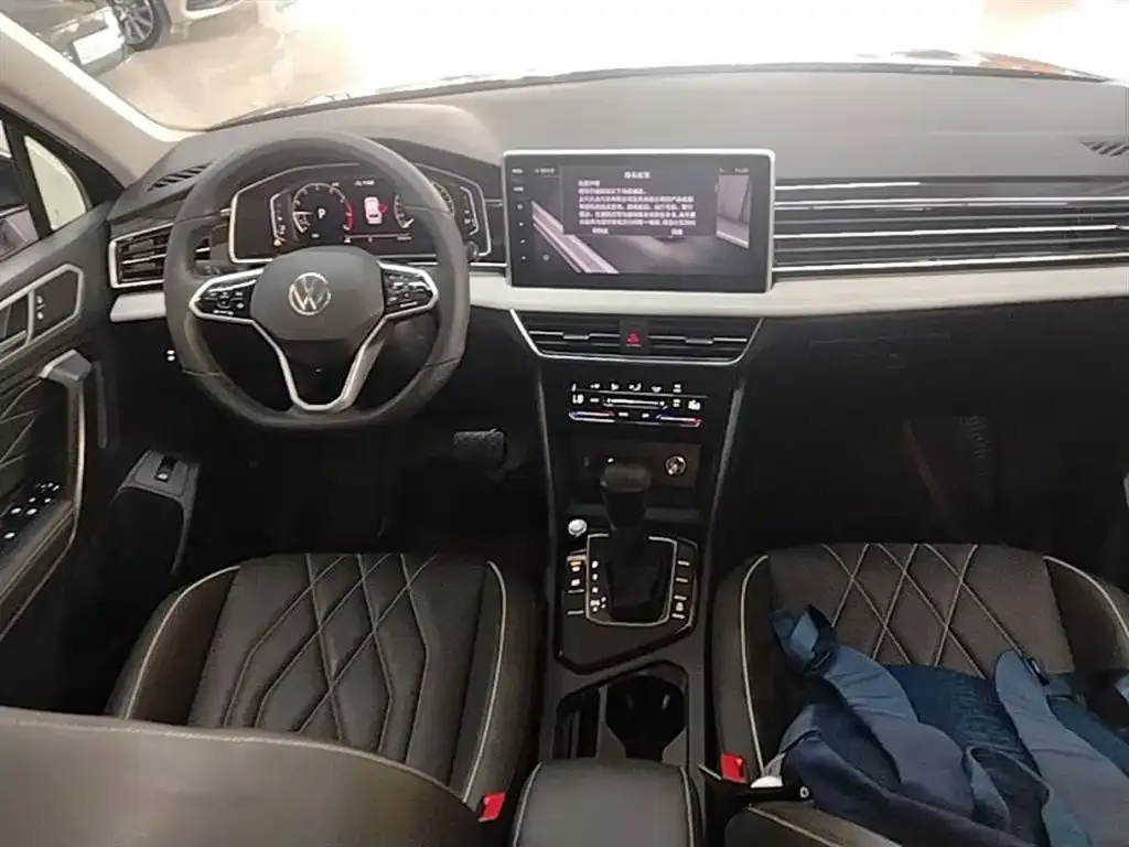 Volkswagen Tiguan L — фото 8
