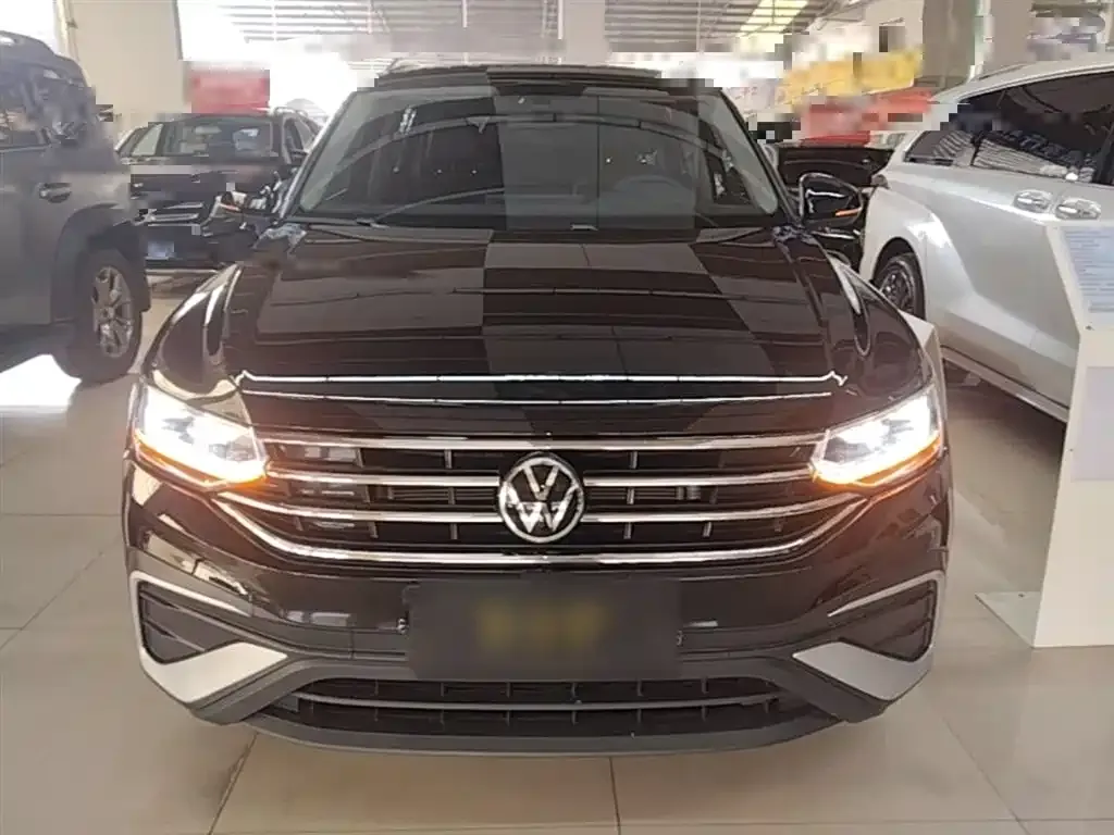 Volkswagen Tiguan L — фото 3