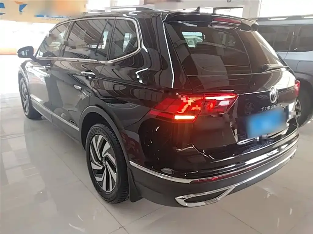 Volkswagen Tiguan L — фото 4