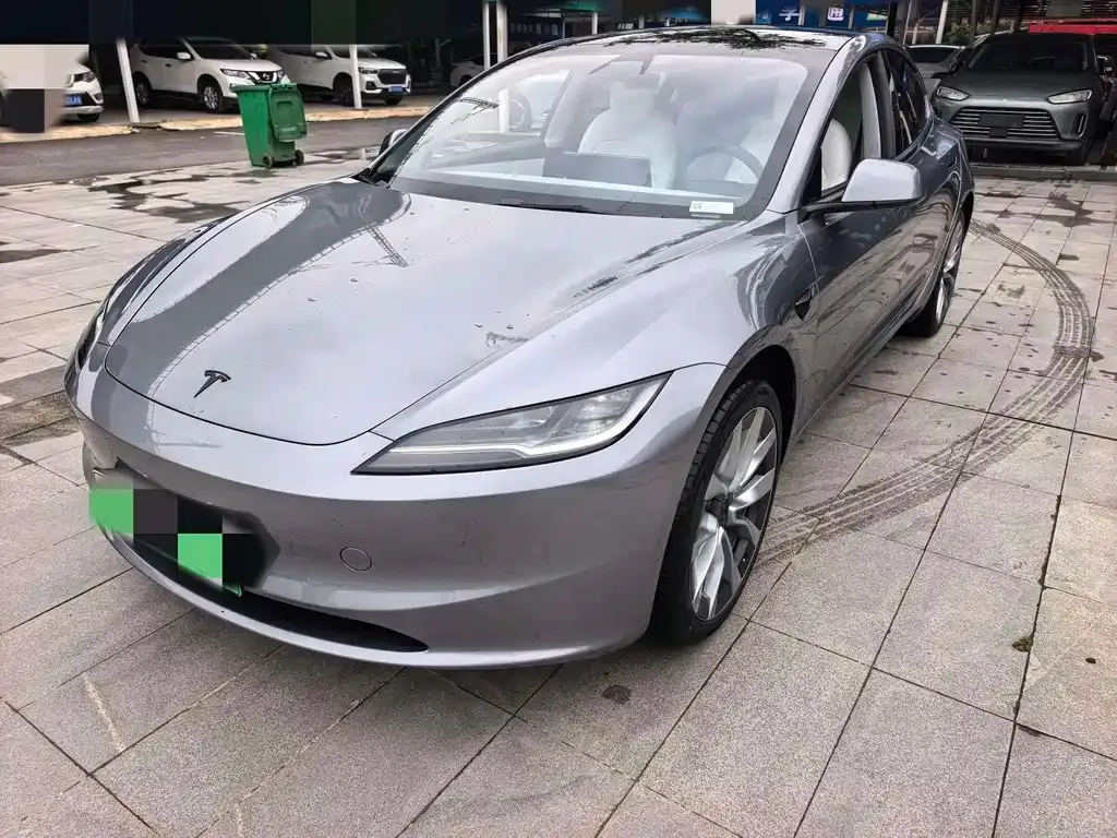 Tesla Model 3 — фото 1