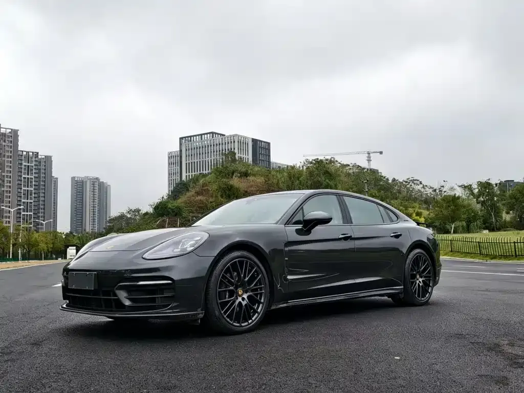 Porsche Panamera — фото 1