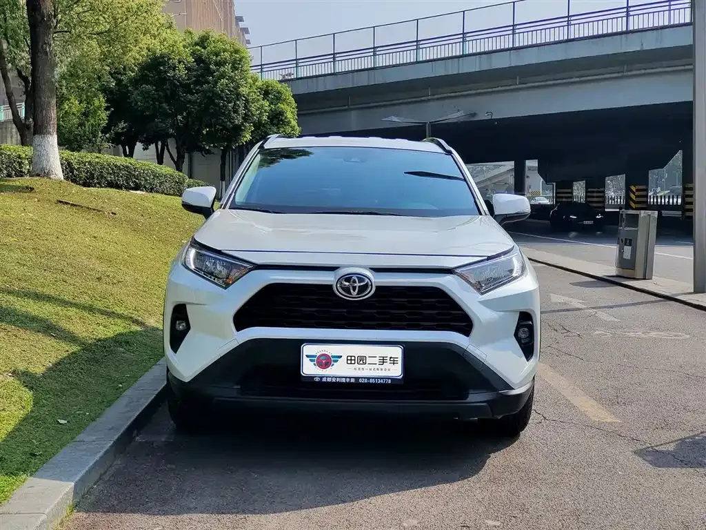 Toyota RAV4 — фото 4
