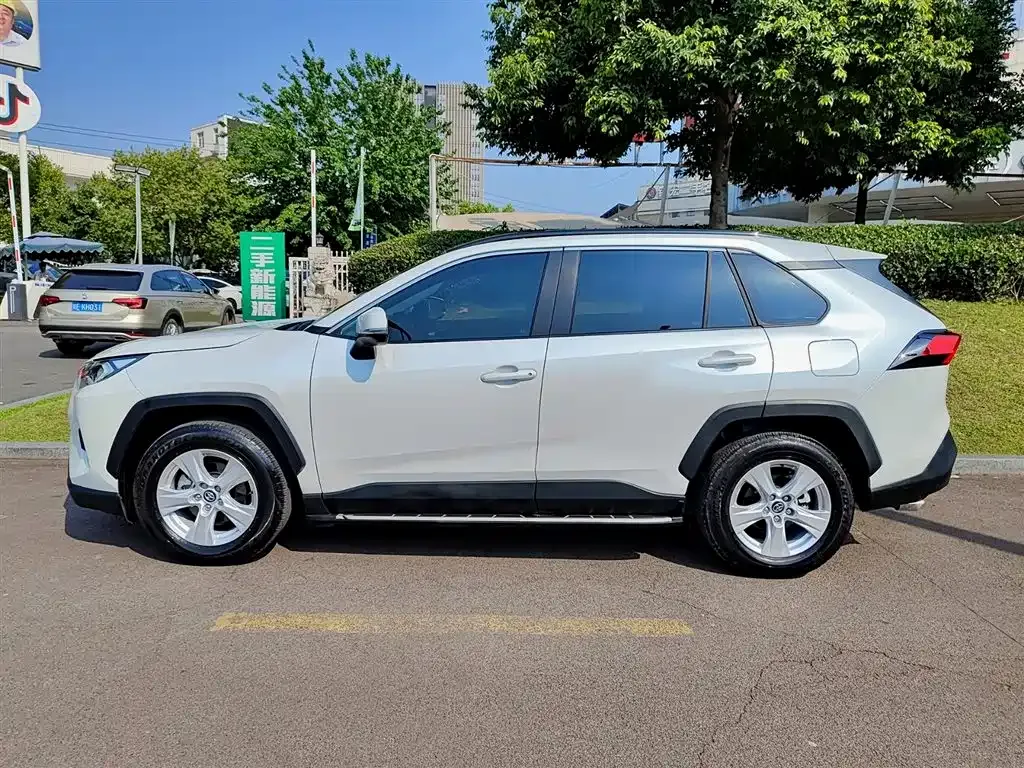 Toyota RAV4 — фото 10