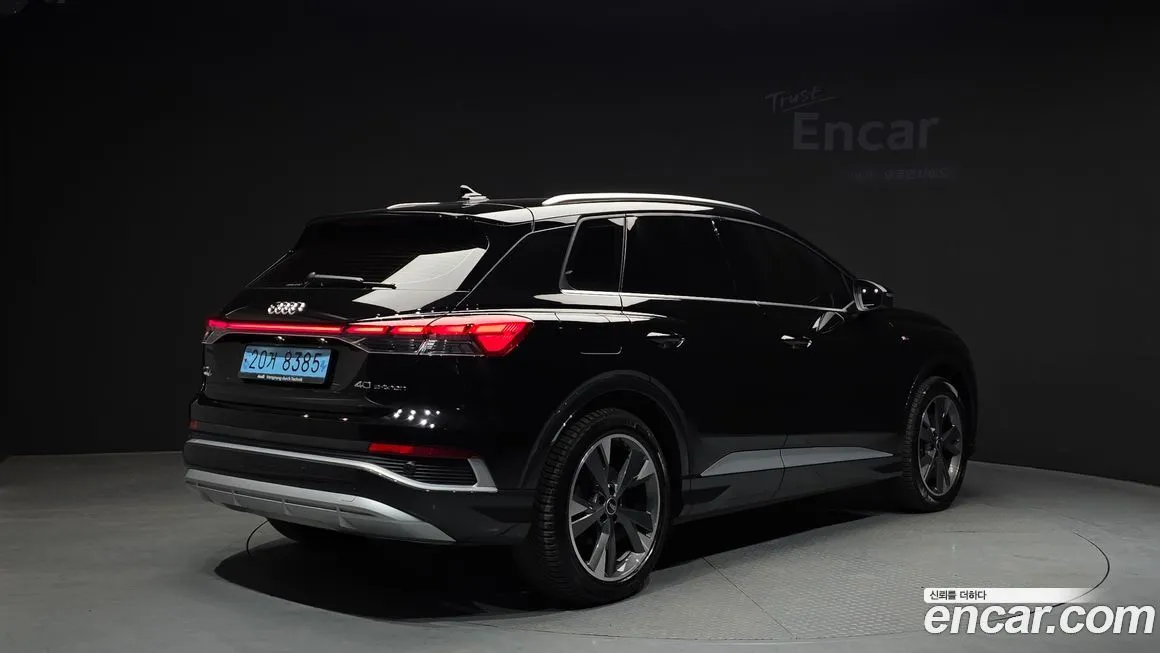 Audi Q4 e-tron — фото 6