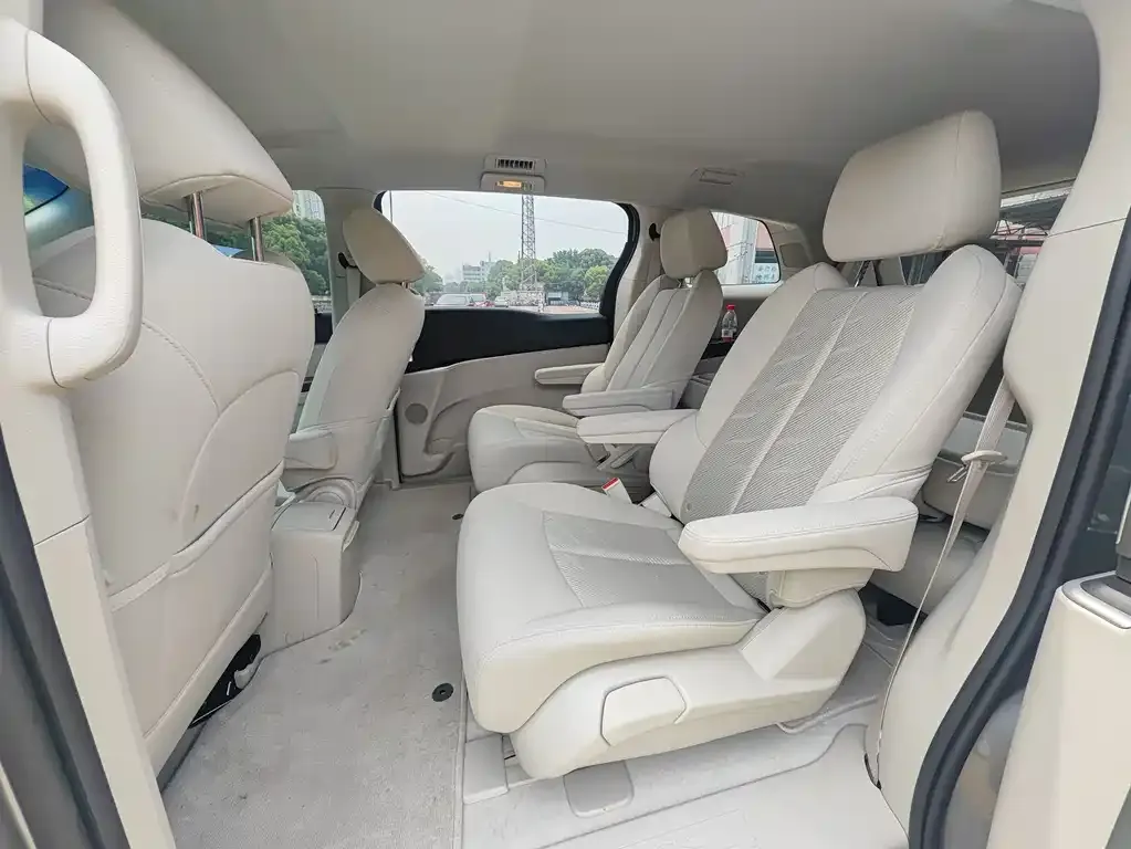 Buick GL8 — фото 2