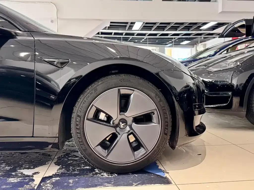 Tesla Model 3 — фото 8