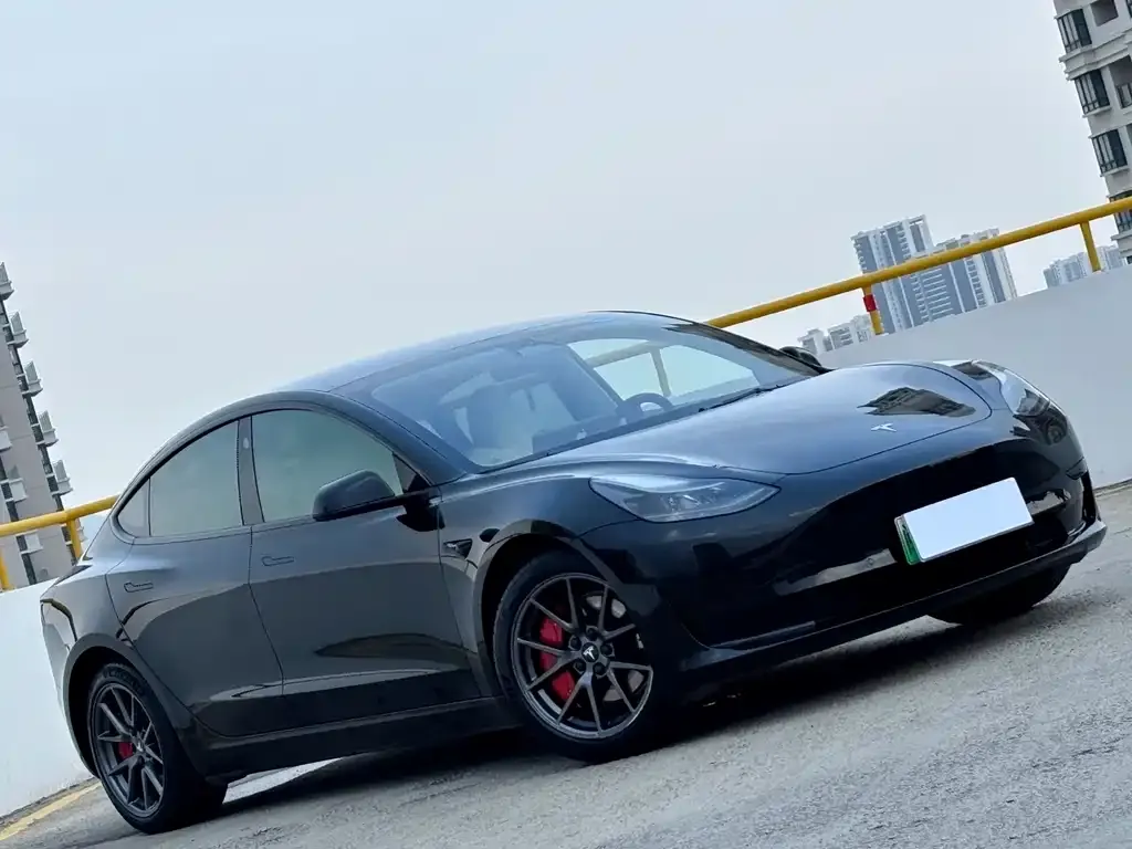 Tesla Model 3 — фото 2