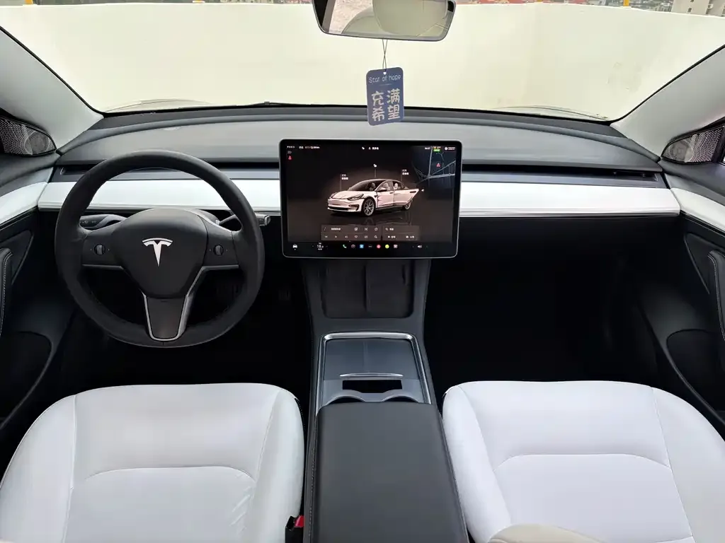Tesla Model 3 — фото 3