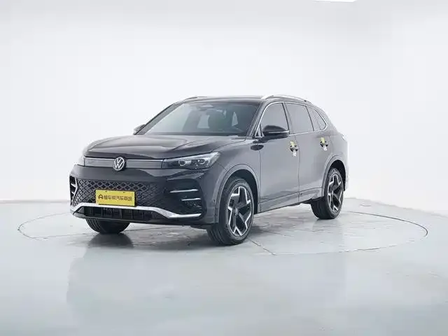 Volkswagen Tiguan L — фото 1