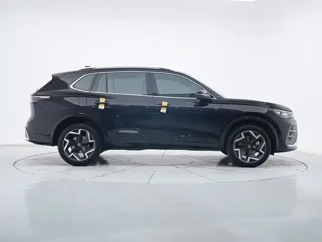 Volkswagen Tiguan L — фото 10